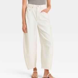 Universal Thread NEW‎ Women's 14 Trendy High Rise Curved Leg White Barrel Jeans